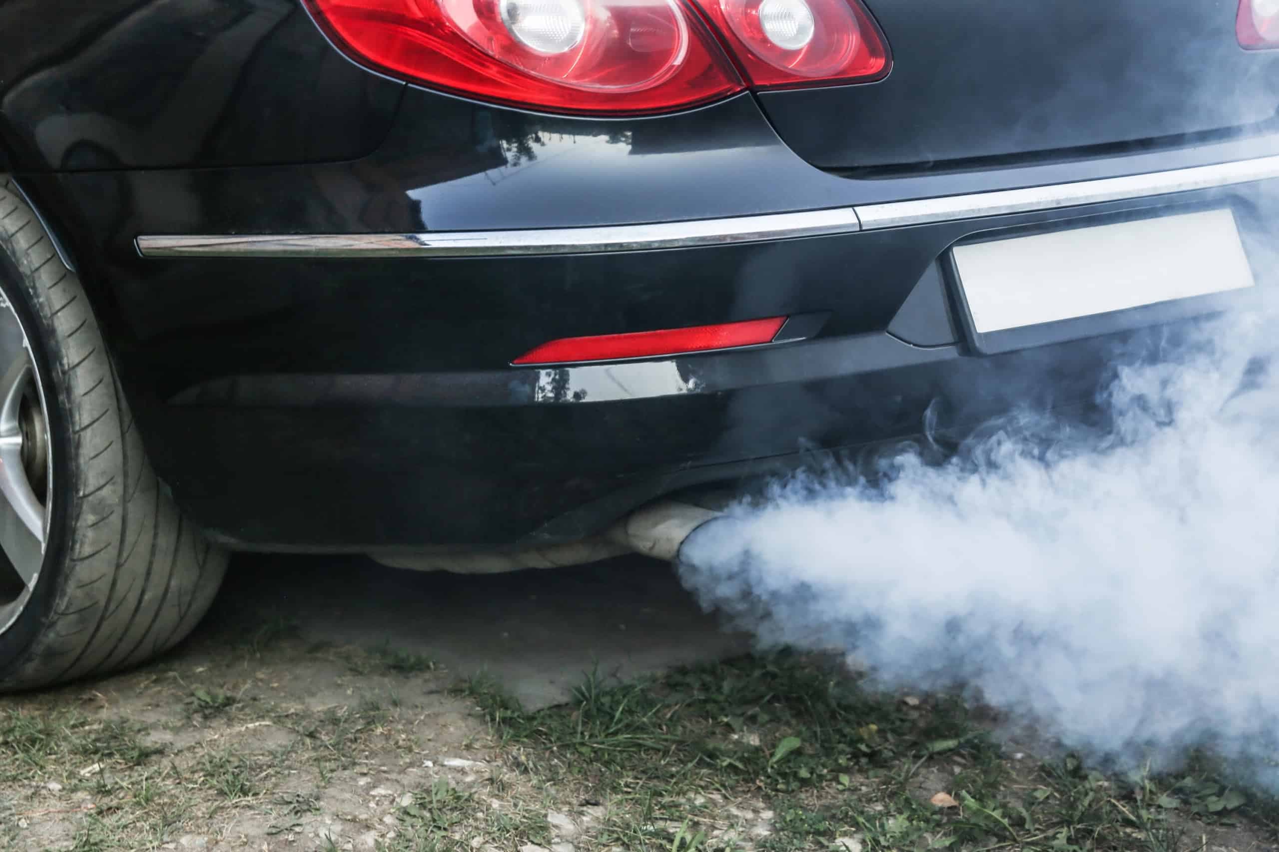 UE avalia flexibilizar banimento de carros com motores de combustão interna (Imagem: Petr Smagin / Shutterstock)