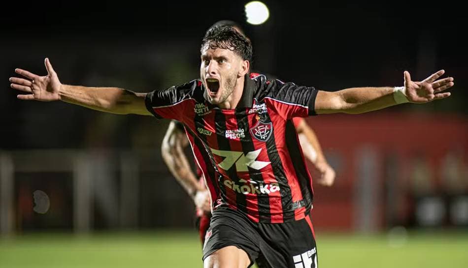 Emmanuel Martínez comemora gol pela final da Copa do Nordeste 2026 no Barradão