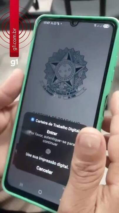 Tela de smartphone exibindo o aplicativo da Carteira de Trabalho Digital com dados trabalhistas