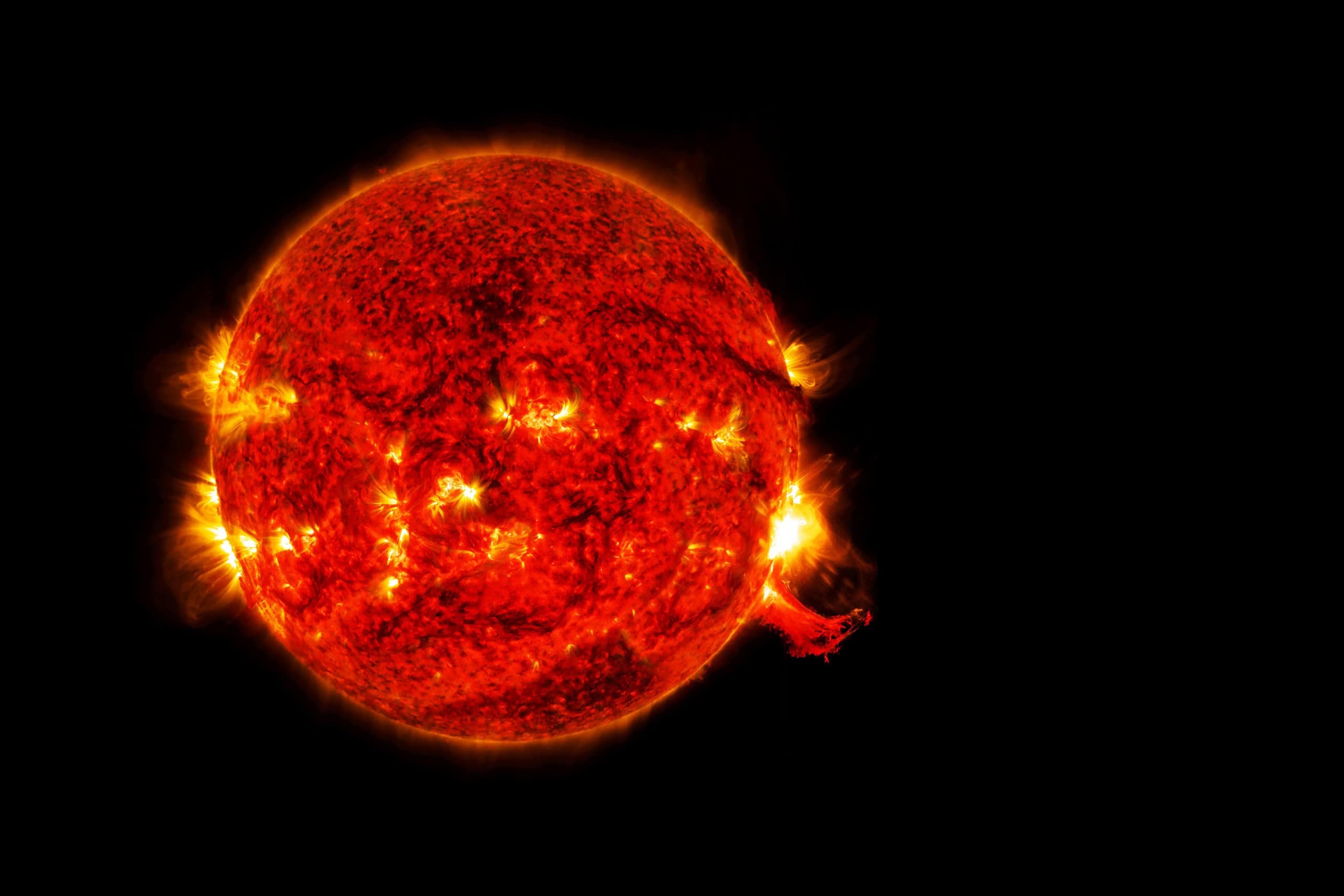 Explosão solar intensa provoca apagões de rádio e gera alerta de tempestades geomagnéticas (Imagem: Artsiom P / Shutterstock)