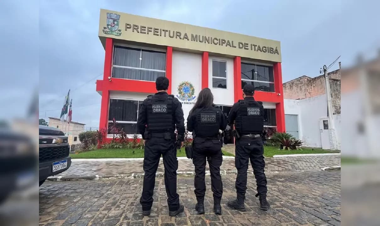 Um secretário e uma servidora da Controladoria da cidade de Itagibá, no sudoeste da Bahia, foram afastados dos cargos.
