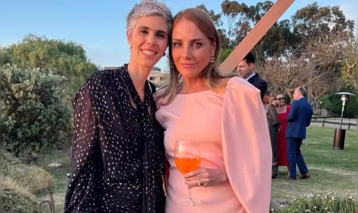 Atriz, que integra o elenco de 'Êta Mundo Melhor' vivem um relacionamento discreto há meses.