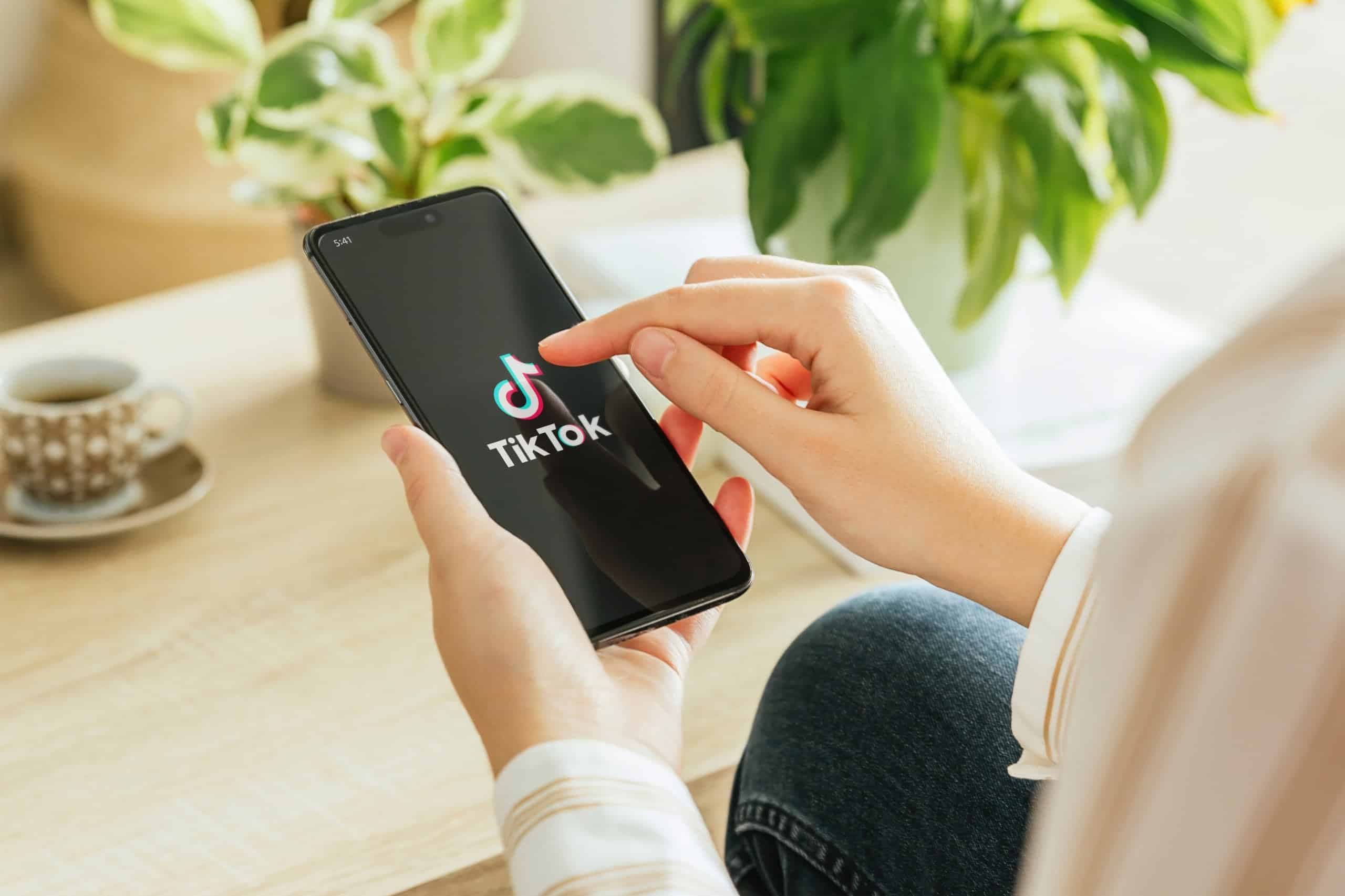 Novo recurso do TikTok cria canal exclusivo para criadores falarem com seguidores (Imagem: Azulblue / Shutterstock)
