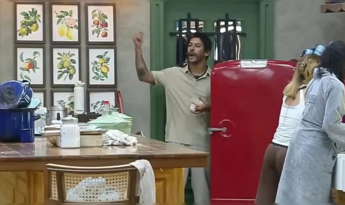 Ator xingou elenco após acusar terem escondido o doce de leite. 