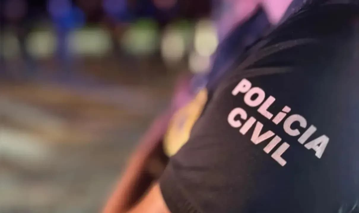 Vitima foi identificada como Caio Brito Gomes, foi assassinado enquanto caminhava na rua. 