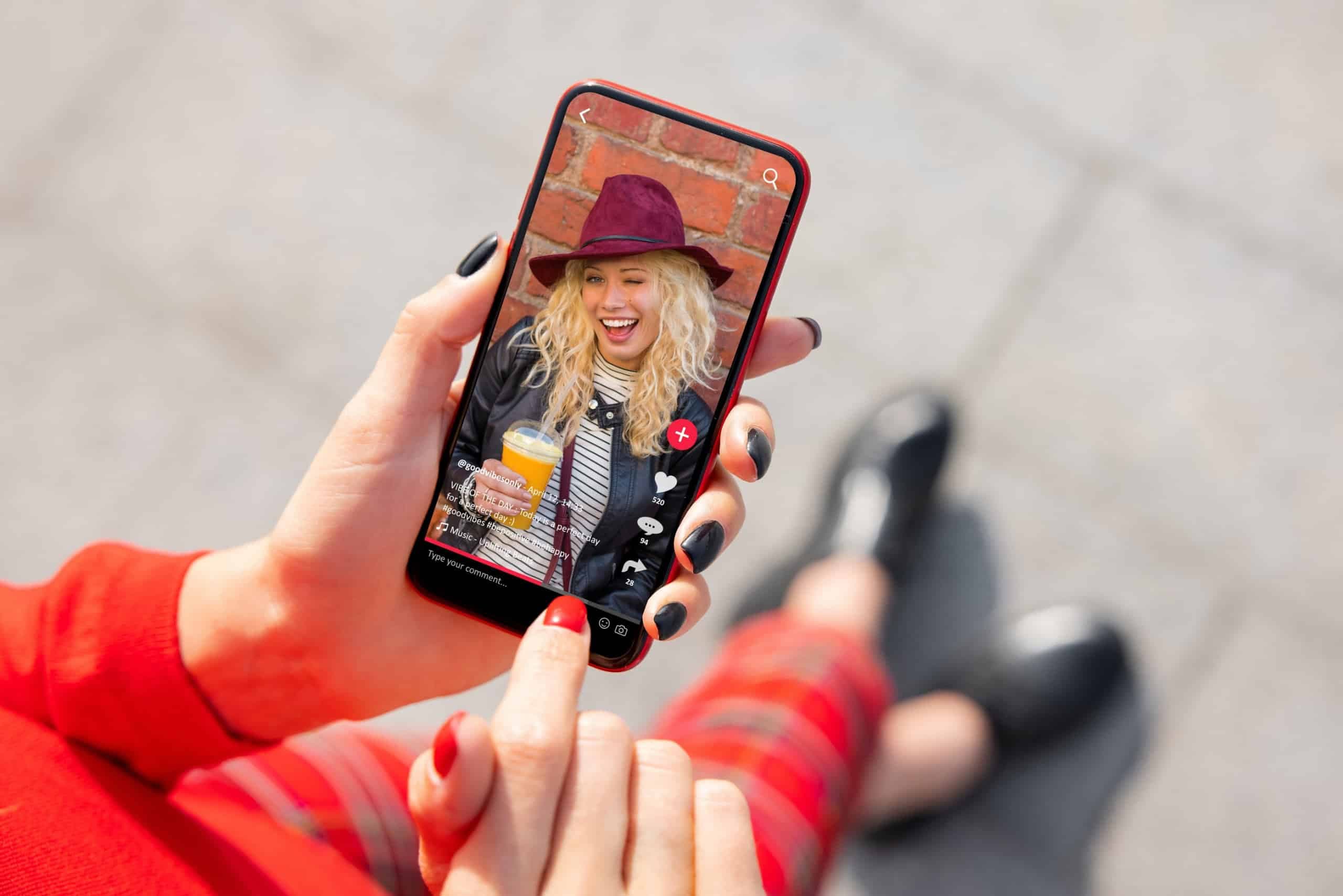 TikTok amplia controles de IA e cria recursos para melhorar a saúde digital dos usuários (Imagem: Kaspars Grinvalds / Shutterstock)
