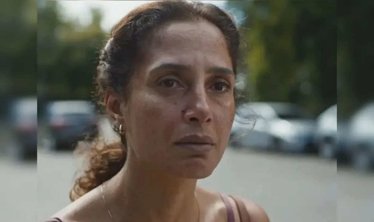 Mãe de Sofia volta à novela das 19h disposta a recuperar tempo perdido.
