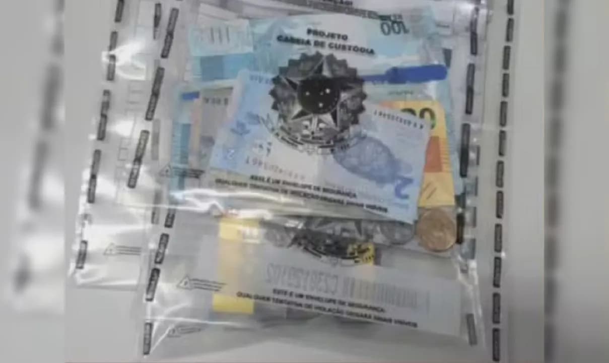 Material apreendido com o suspeito.