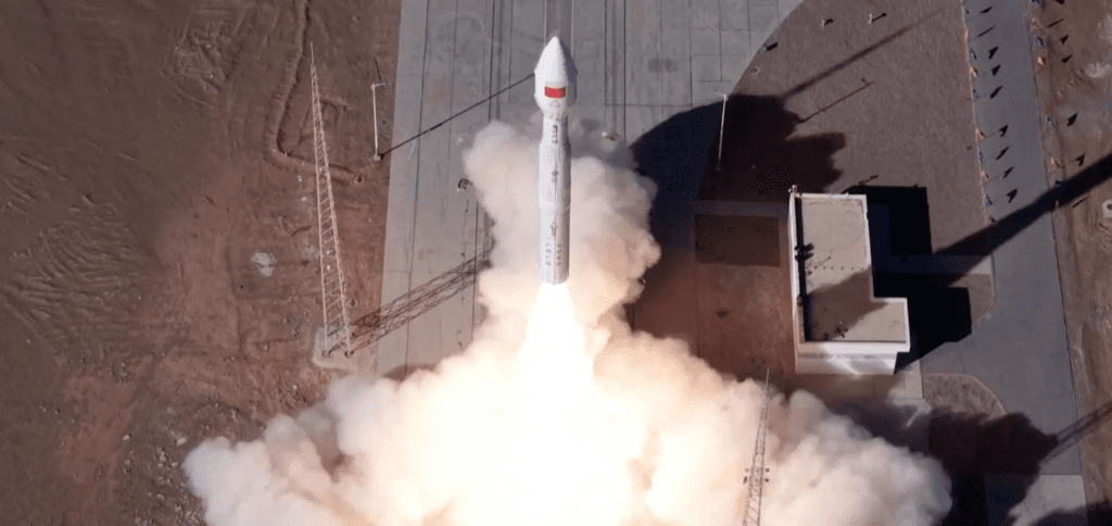 China supera marca histórica de lançamentos e amplia presença no espaço (Imagem: CCTV)