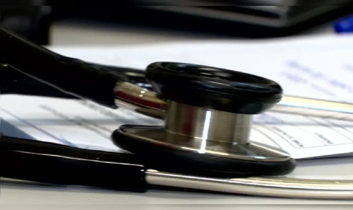 Estetoscópio utilizado por médico.