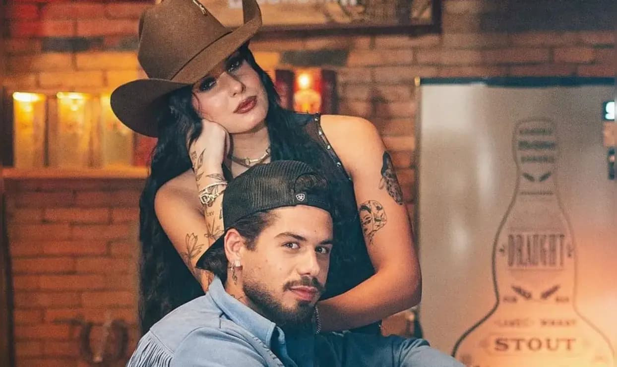 Em mais um indício de romance, Zé Felipe publicou foto da cantora e provou estarna casa dela.