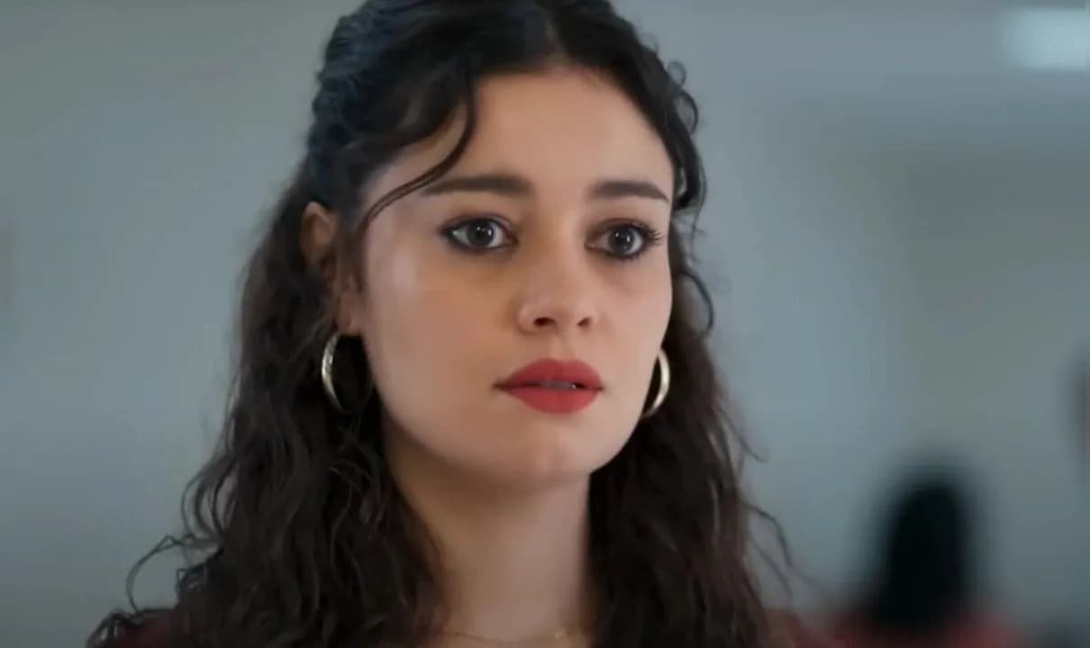 Vilã será traída pela própria mãe e revelação vai se espalhar em 'Três Graças'.