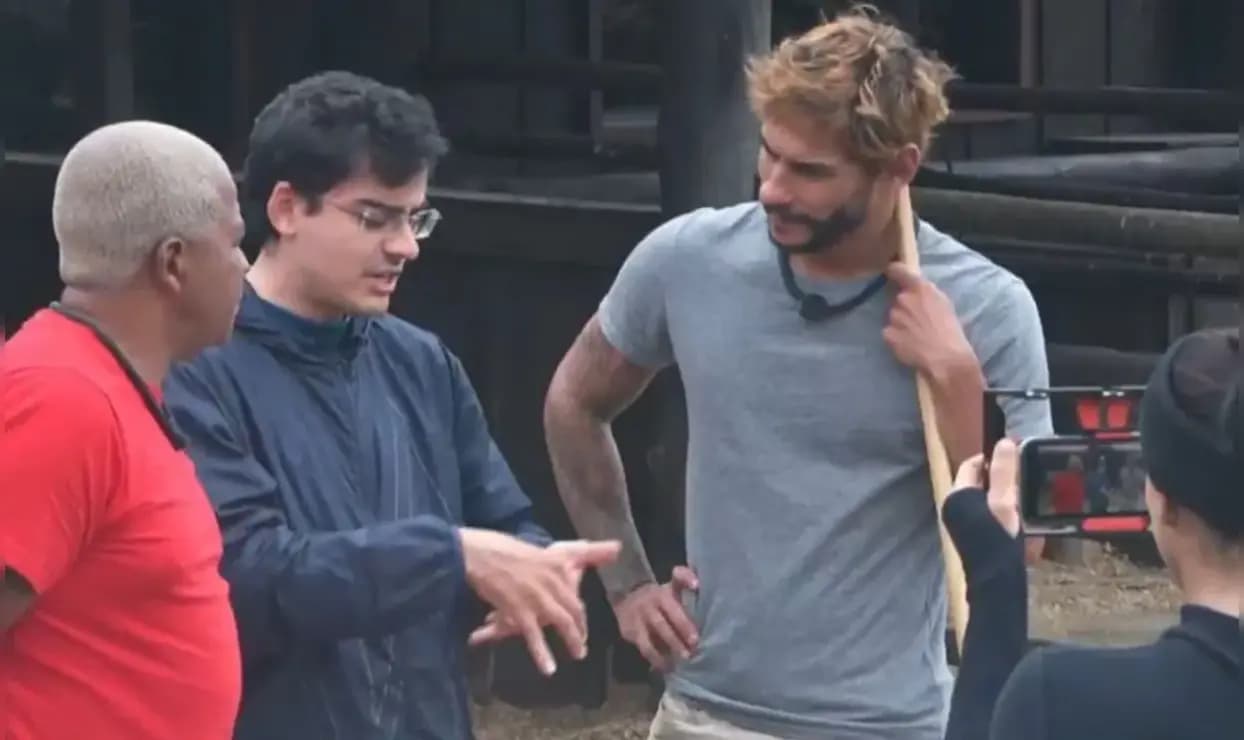 Dudu Camargo voltou a combinar estratégia com Shia após ator armar golpe contraele em 'A Fazenda 17'.