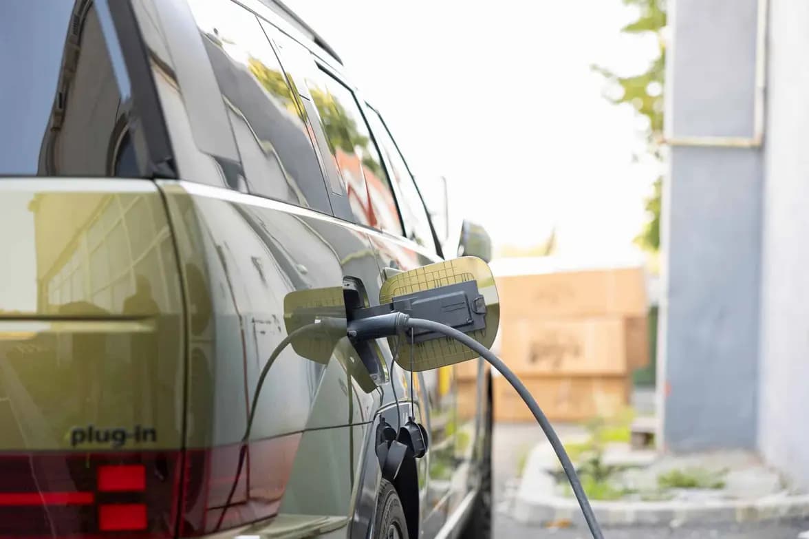 China atinge avanços inéditos em baterias de estado sólido com autonomia de1.000 km (Imagem: DC Studio/Shutterstock)