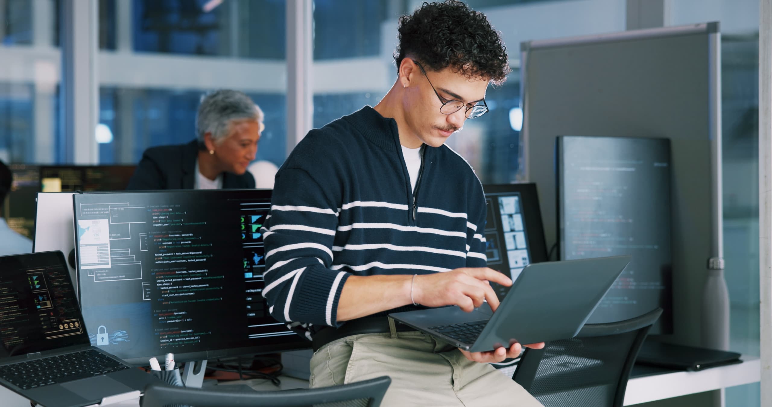 Profissionais de tecnologia no Brasil têm maiores salários da América Latina (Imagem: PeopleImages / Shutterstock)