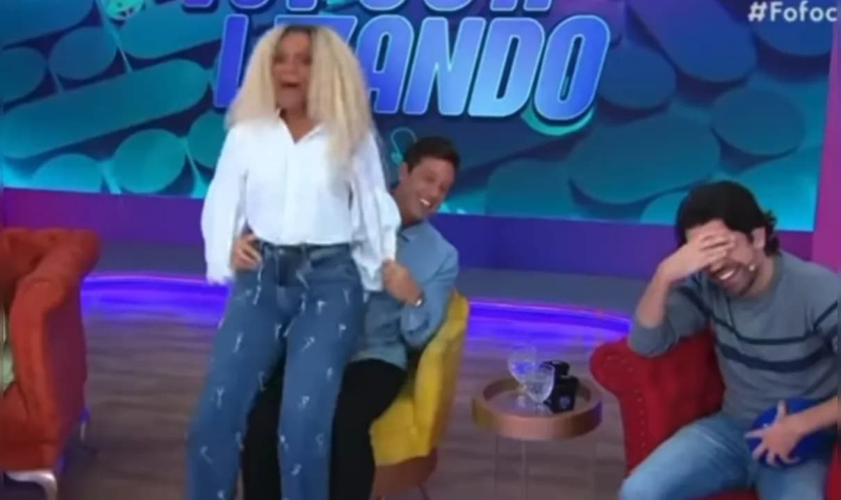 Atitude da apresentadora do 'Fofocalizando' chamou a atenção de internautas nesta sexta-feira (14).