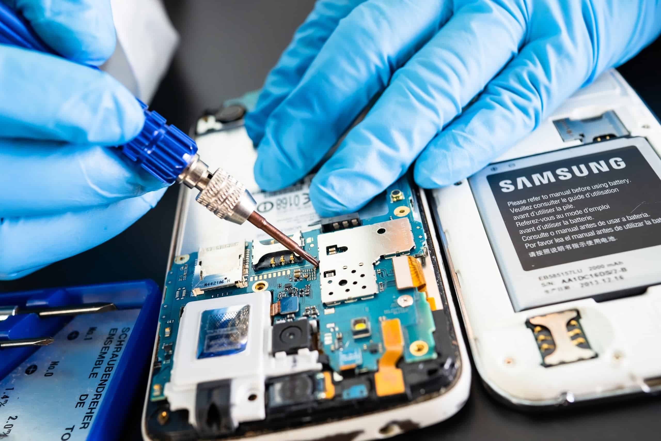 Samsung eleva preços de chips de memória em até 60% com escassez global (Imagem: sasirin pamai / Shutterstock)