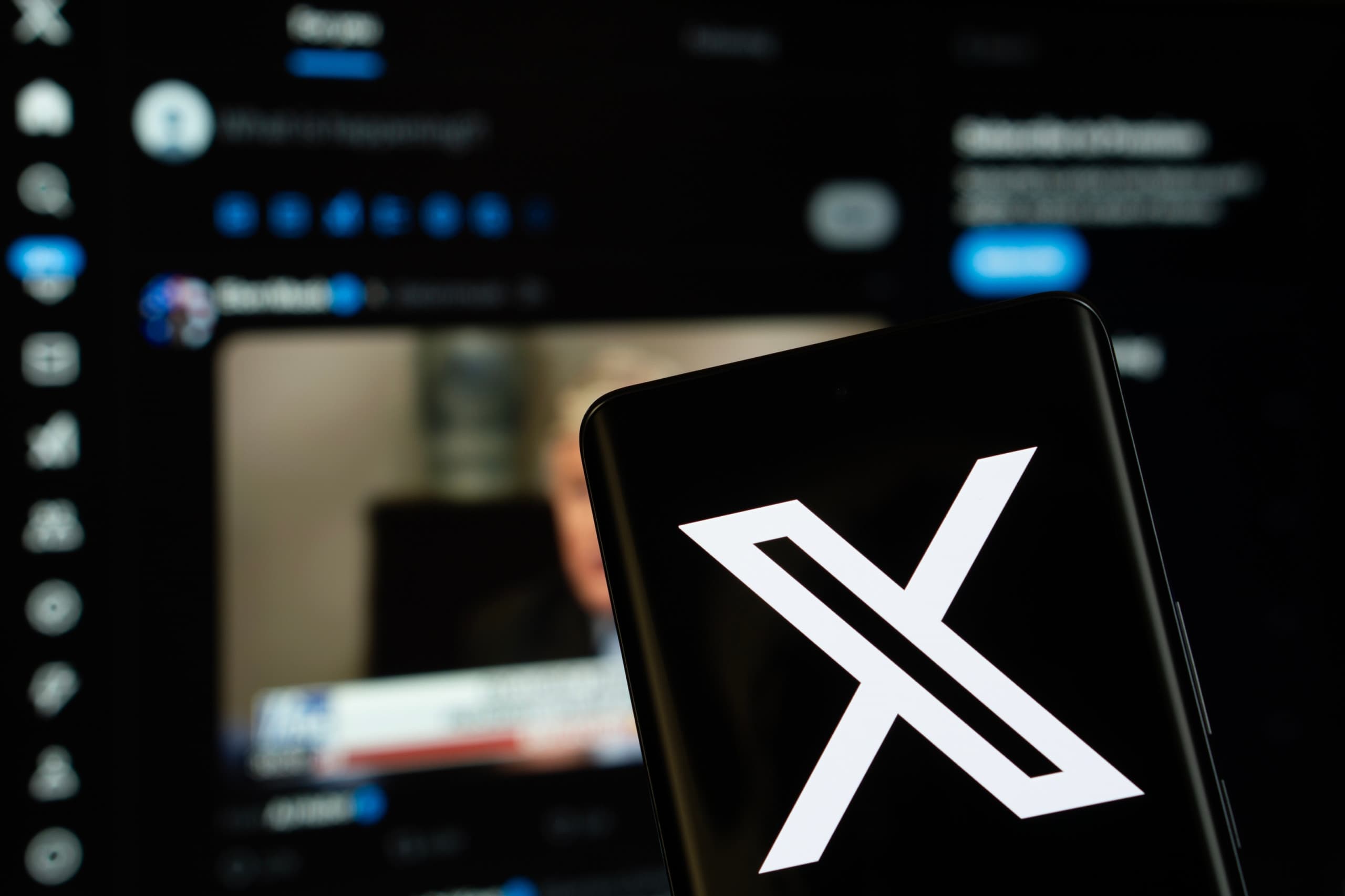X sofre nova pane global e usuários recorrem a outras redes sociais (Imagem: Bangla press / Shutterstock)