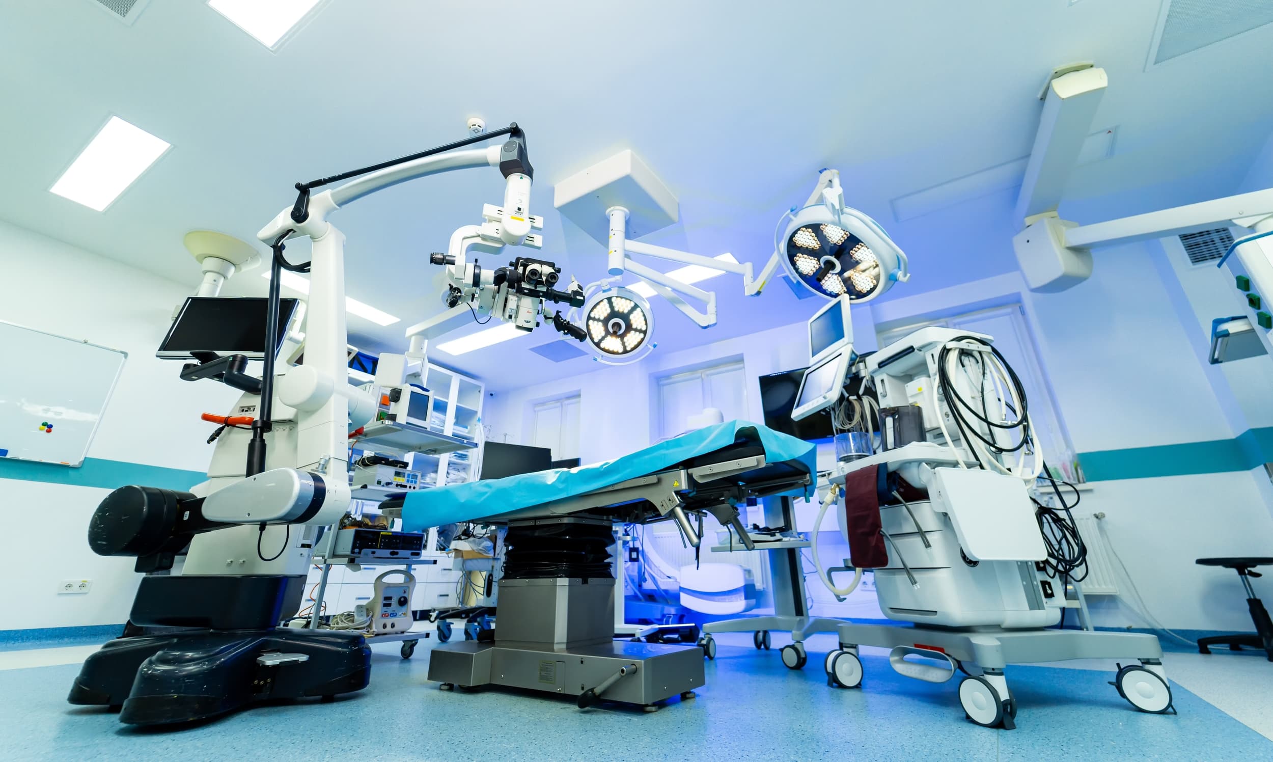 Cirurgia de AVC com robô marca avanço histórico entre Escócia e EUA (Imagem: Terelyuk / Shutterstock)