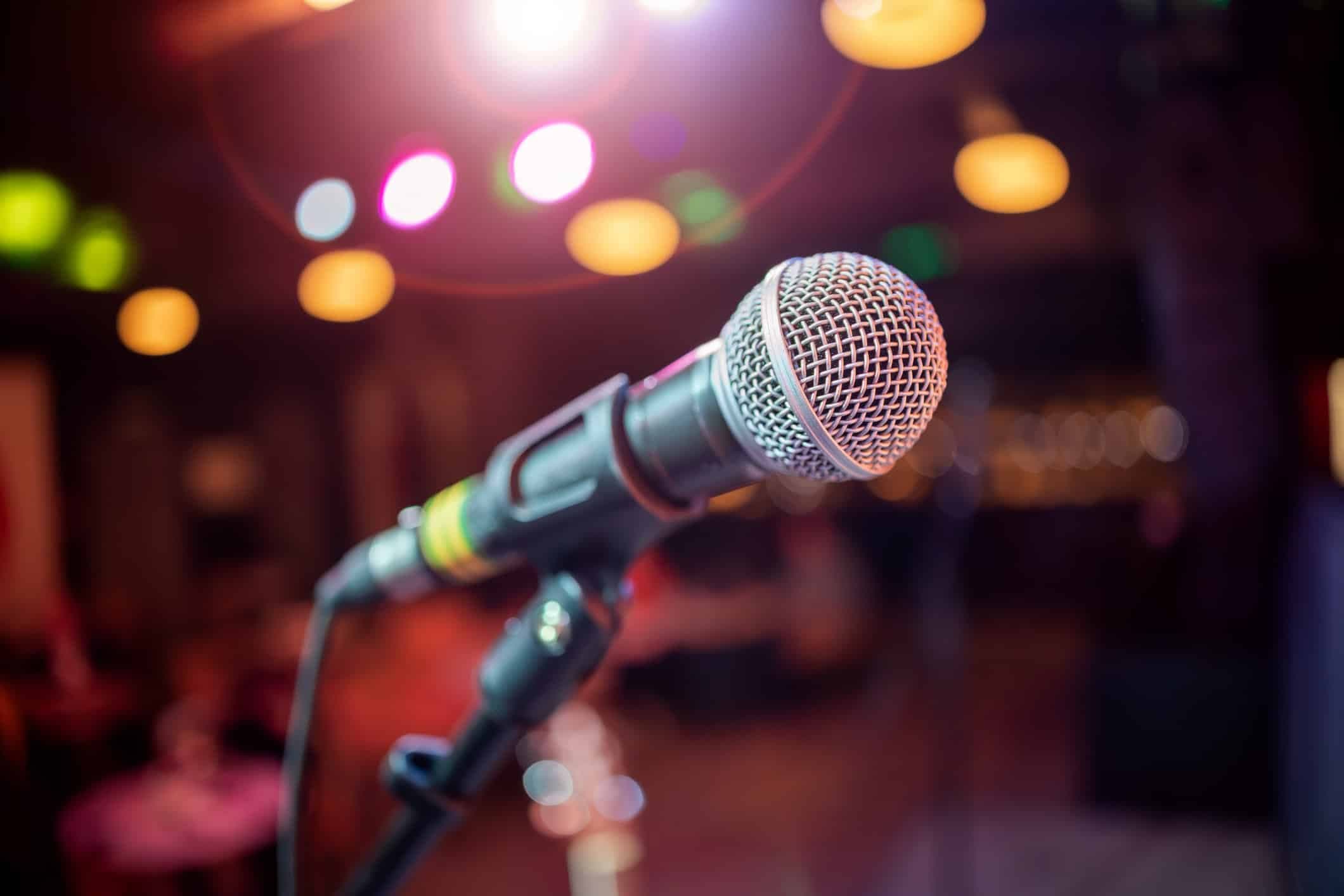 Microfone (Imagem: cookelma/iStock)