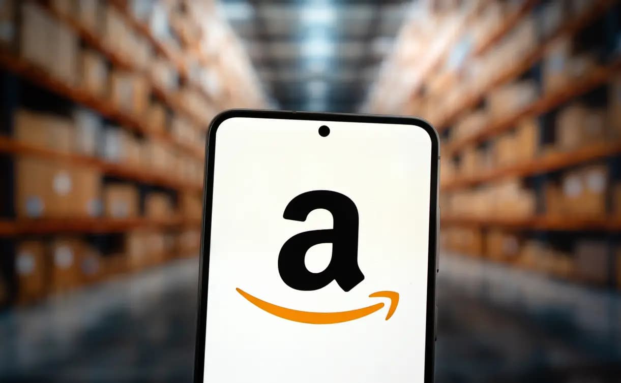 Amazon aposta em inteligência artificial para reduzir indecisão dos consumidores(Imagem: gguy / Shutterstock)