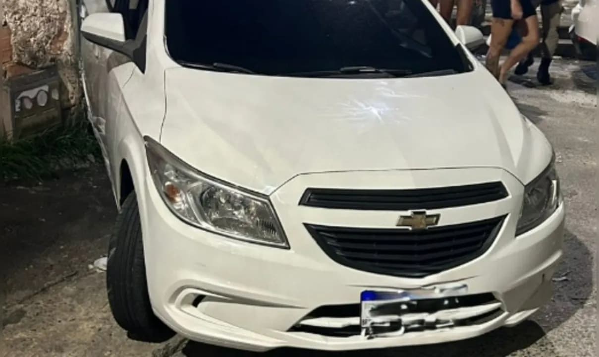 Apreensão de carro aconteceu em São Caetano; criminosos efetuaram disparos de arma de fogo contra a polícia.