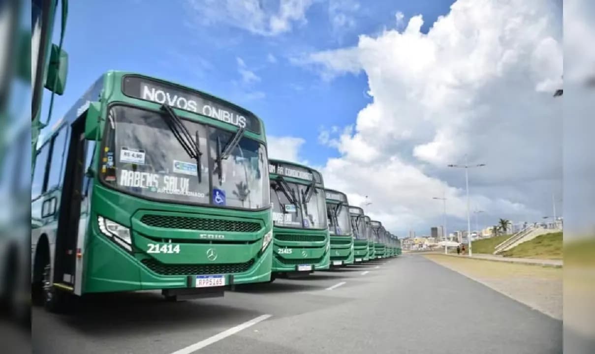 Ônibus do transporte público de Salvador.