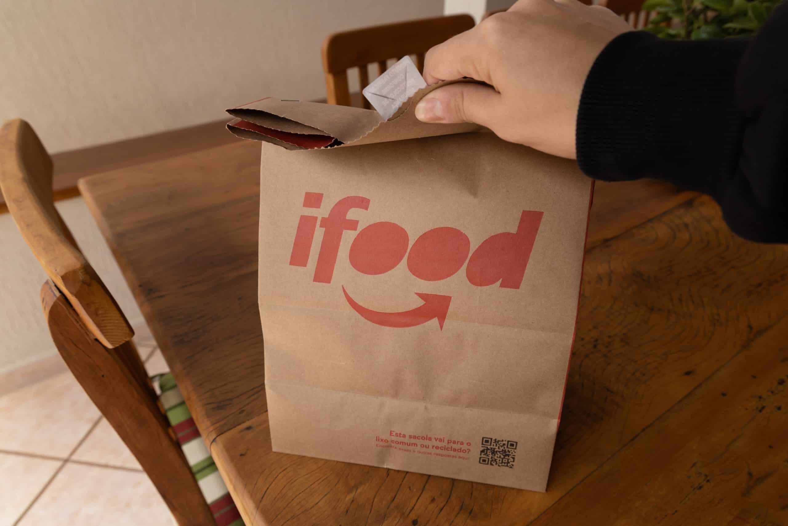 Sacola do iFood (Imagem: Lais Monteiro/Shutterstock)