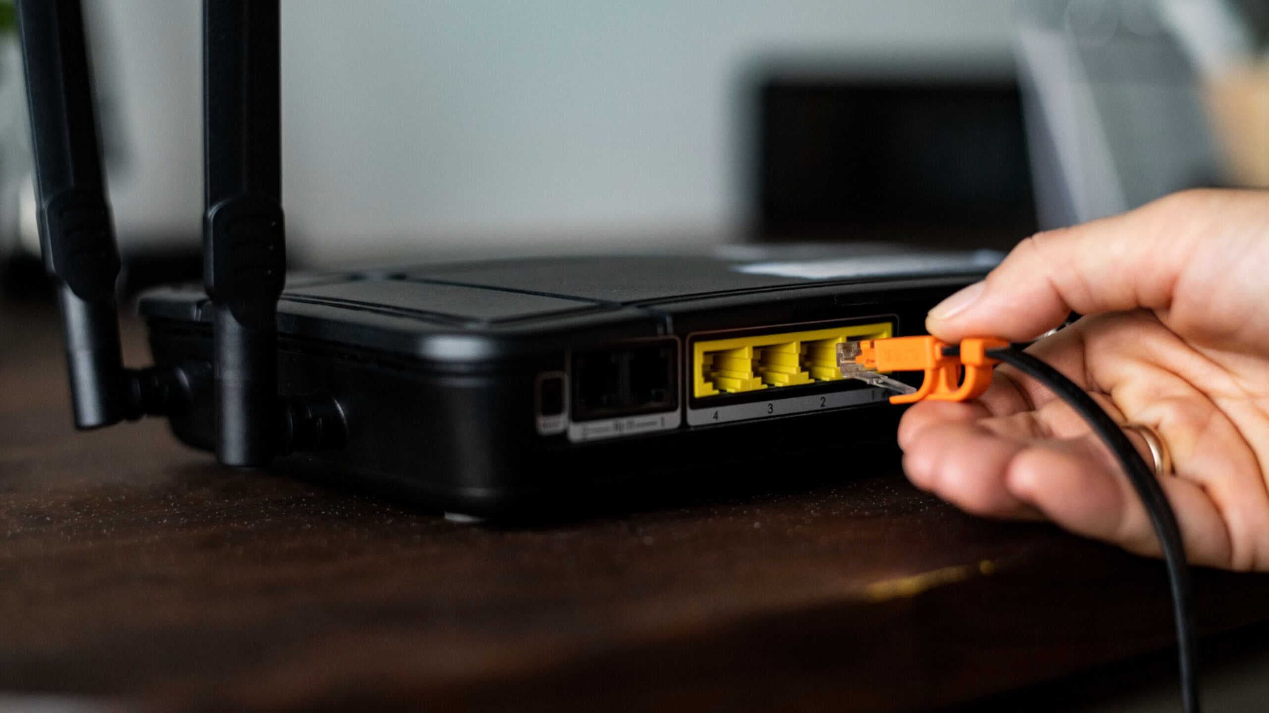 8 melhores roteadores Intelbras para comprar em 2025 (Imagem: rawpixel.com/Freepik)