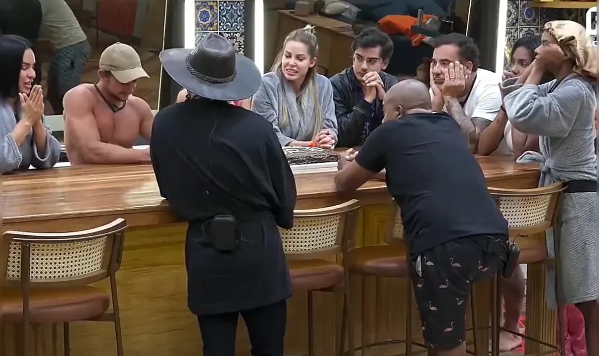 Peões celebraram a chegada do top 10 de uma maneira inusitada nesta sexta-feira (28).