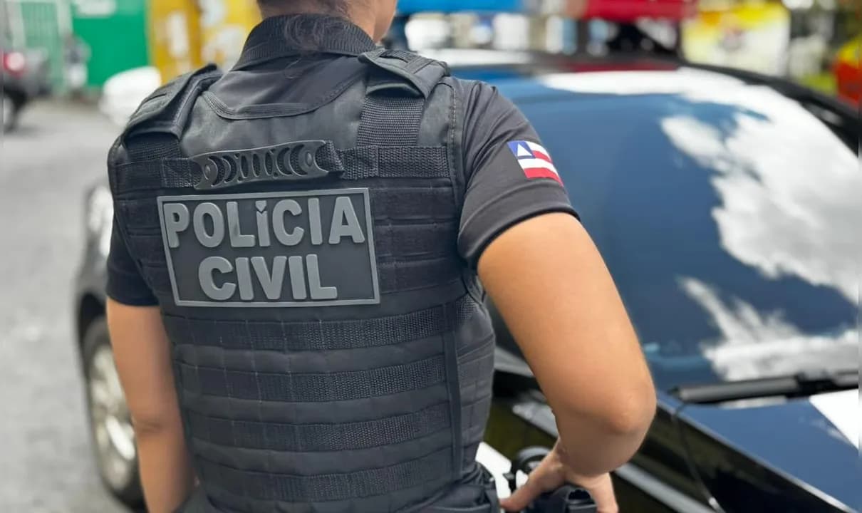Suspeito foi localizado após denúncia de violência doméstica realizada pela companheira.
