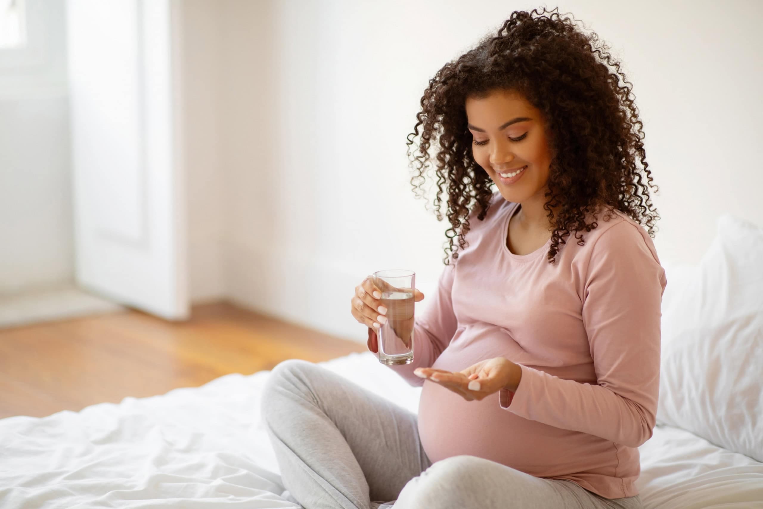 Estudo comprova: Paracetamol na gravidez não causa autismo (Imagem: Prostock-studio / Shutterstock)