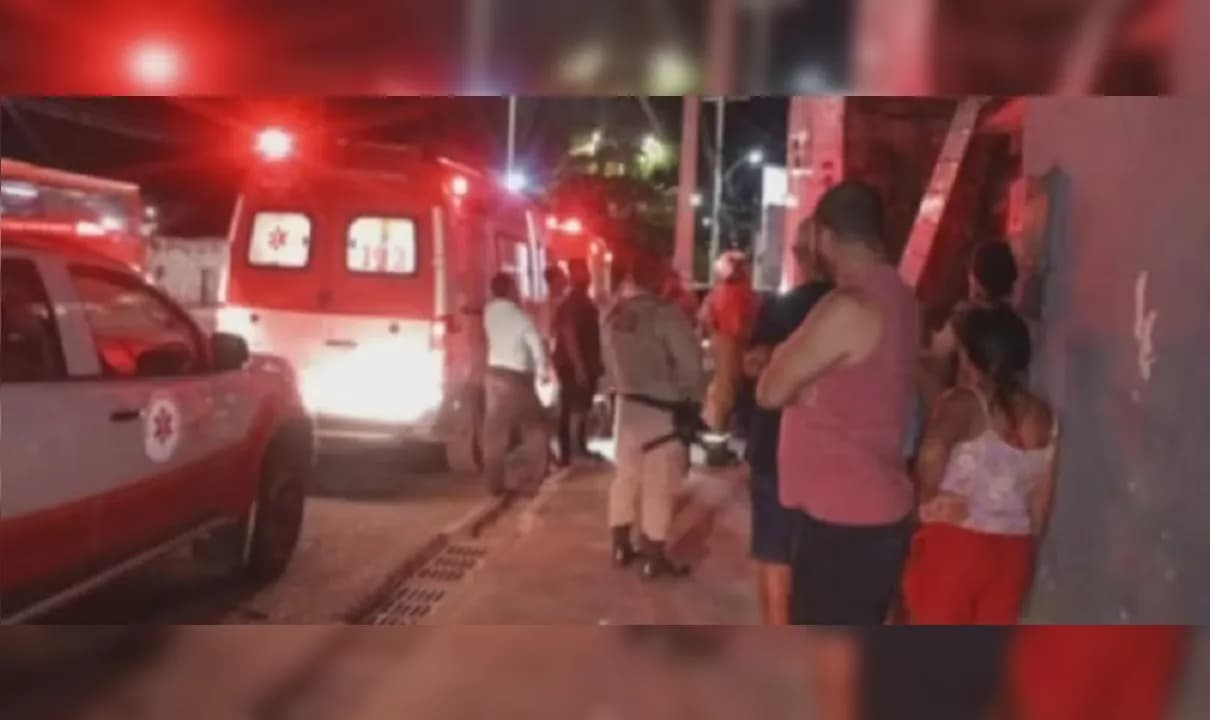 Idoso morre após escada desabar dentro de casa e cair em cima dele em Salvador.