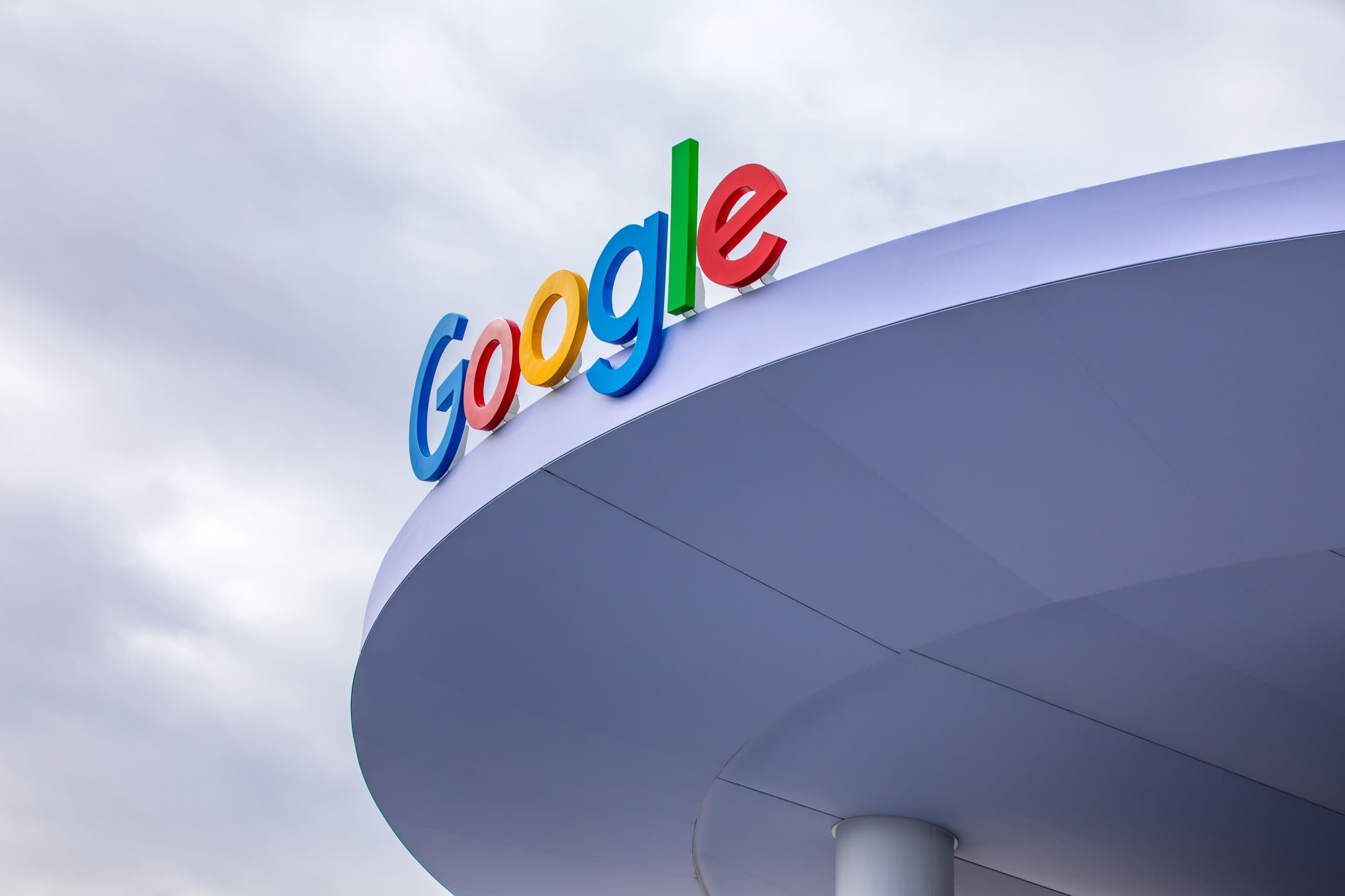 Alemanha receberá investimento bilionário do Google em tecnologia e IA (Imagem: RYO Alexandre / Shutterstock)
