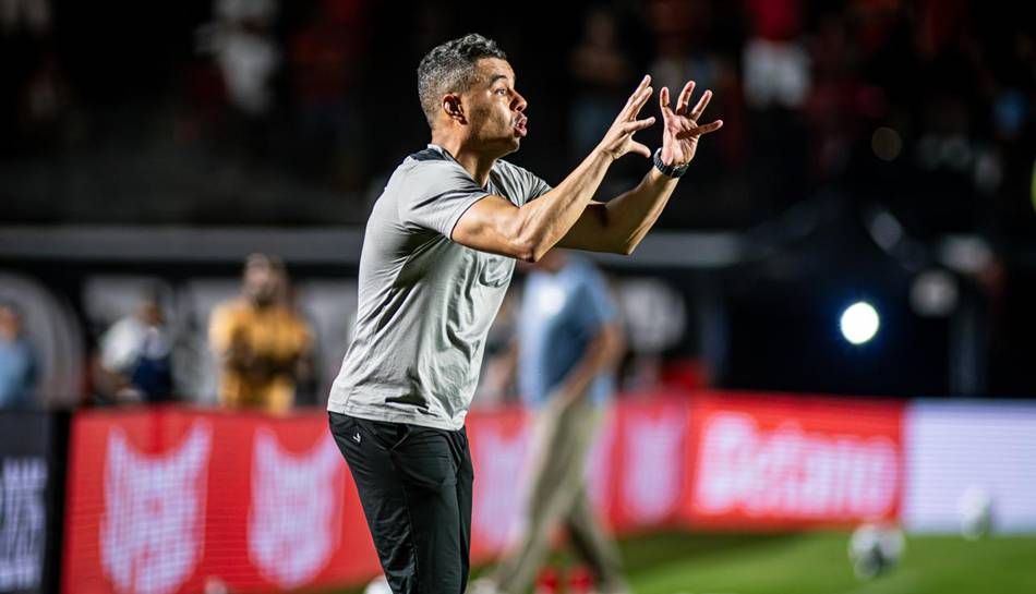 Vitória maduro: Jair Ventura se concentra em jogos fora de casa