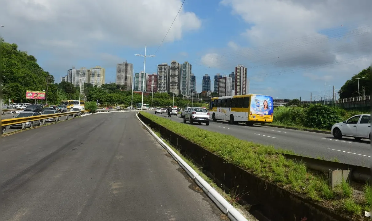 Interdições na Avenida ACM em Salvador por obras do viaduto