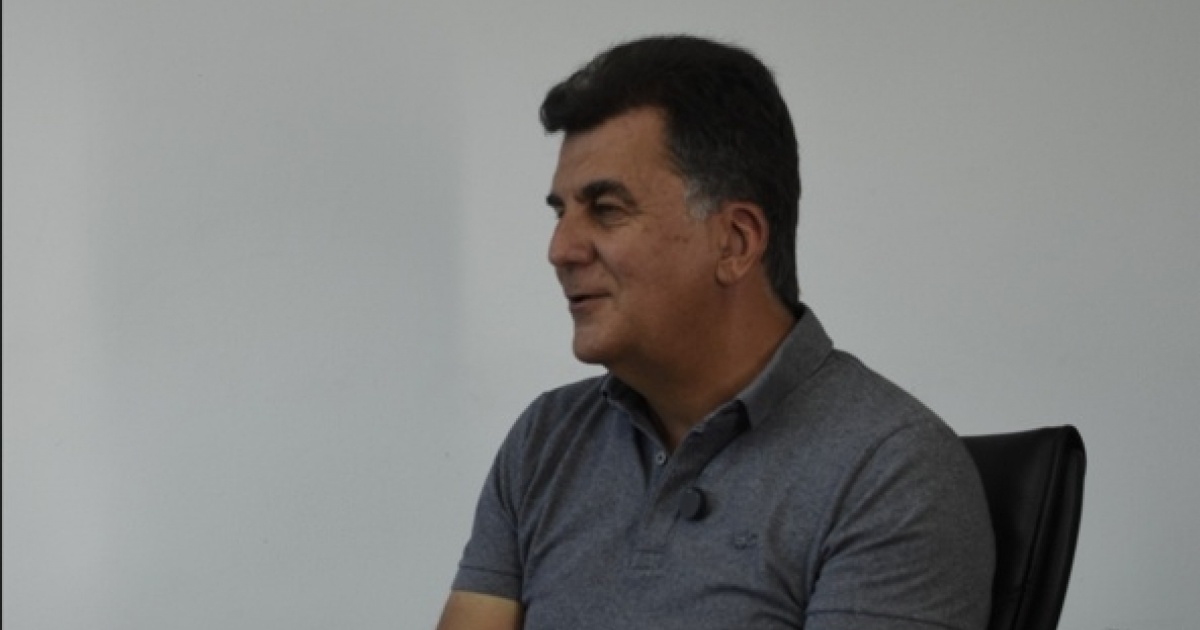 Fábio Mota critica opositores e busca reeleição no Vitória