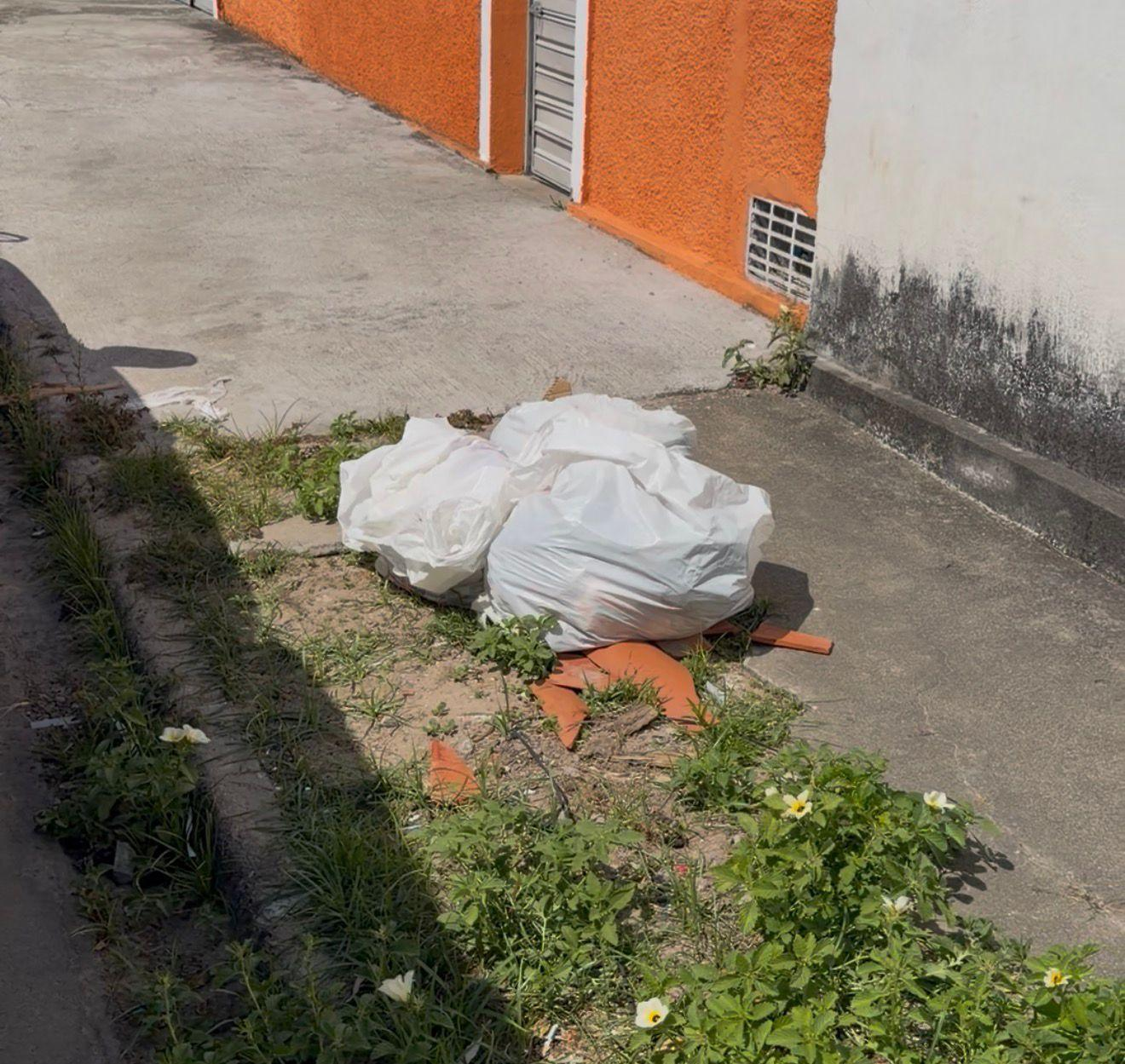 Recém-nascido é encontrado morto dentro de sacola de lixo em Delmiro Gouveia