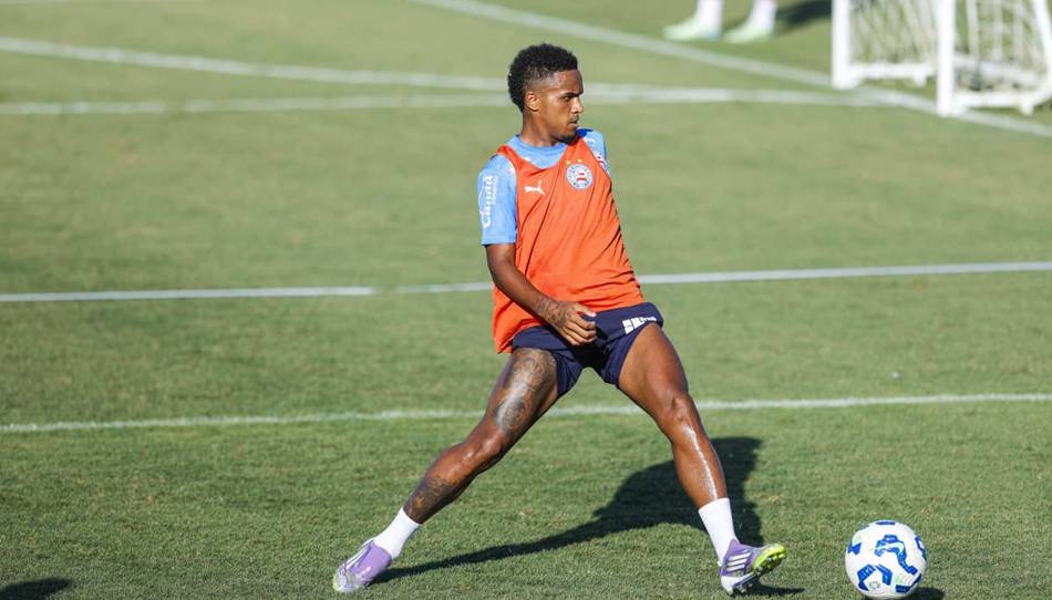 Kayky volta aos treinos e é opção contra o Fortaleza