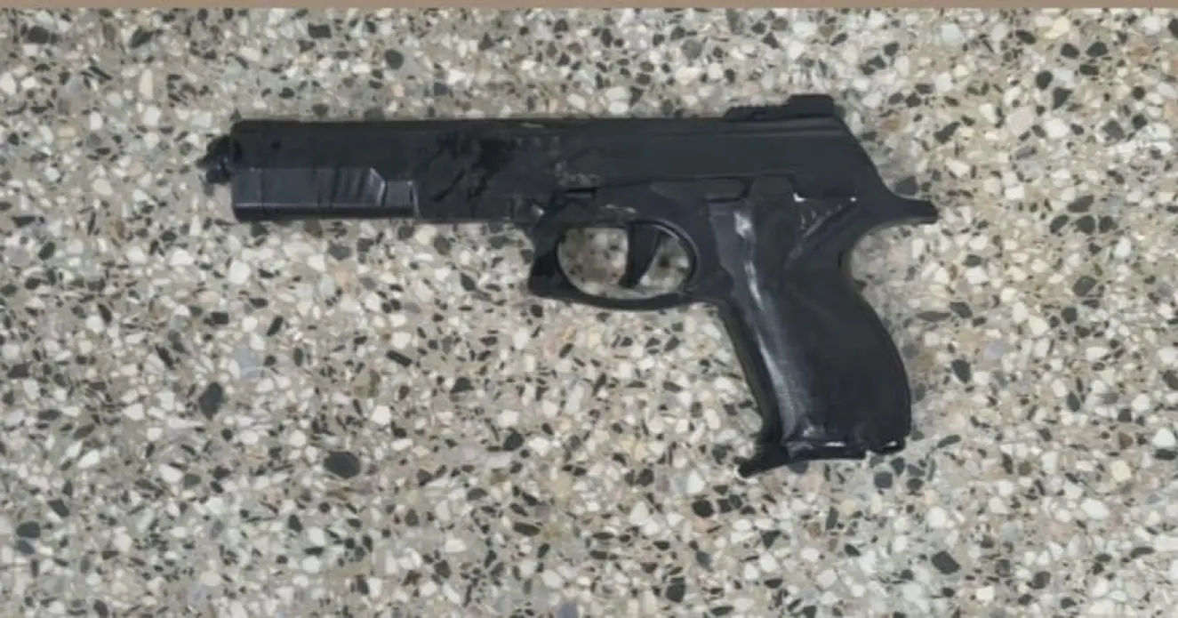 Suspeito de assalto a ônibus preso na Rótula do Abacaxi, em Salvador