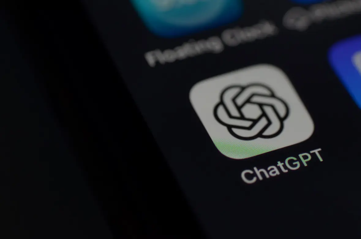 OpenAI lança controle parental do ChatGPT com alertas sobre riscos