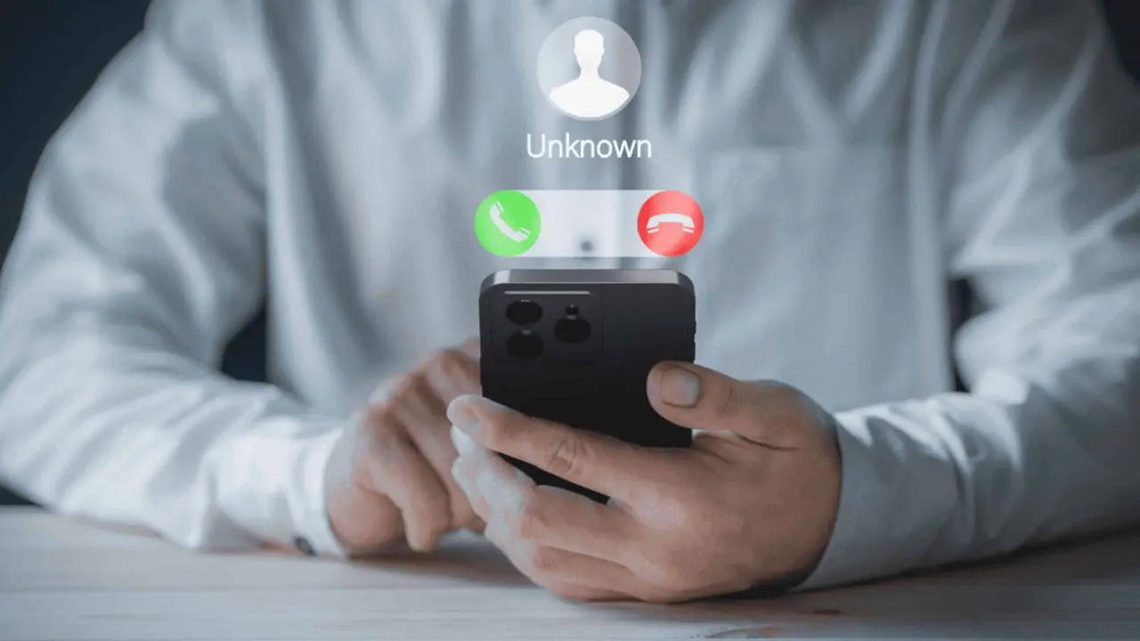 Celulares atendem chamadas desconhecidas e mostram transcrição