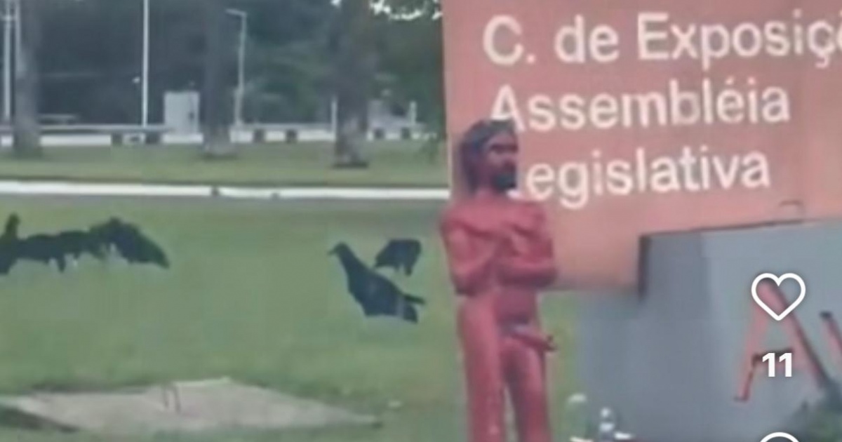 Escultura do diabo causa polêmica no Centro Administrativo da Bahia