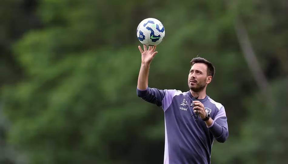 Botafogo vs Vitória: partida crucial às 16h em Salvador