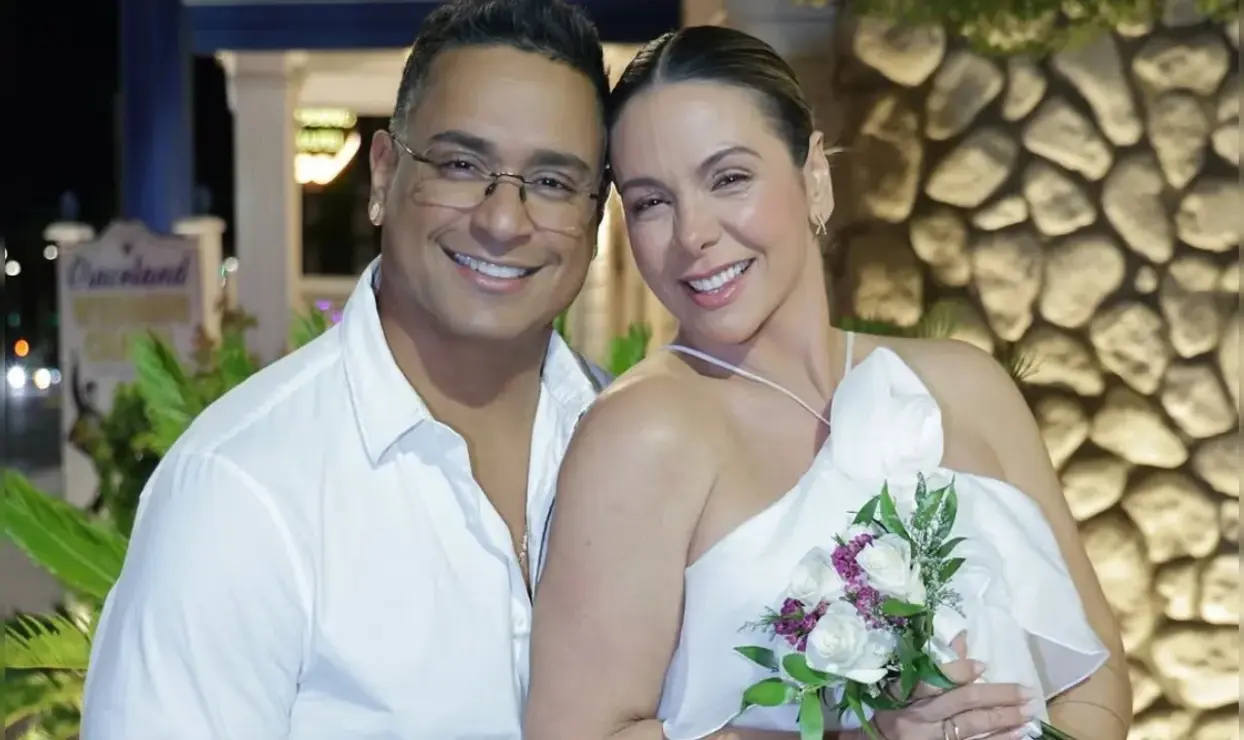 Xanddy e Carla Perez renovam votos em Las Vegas após 24 anos