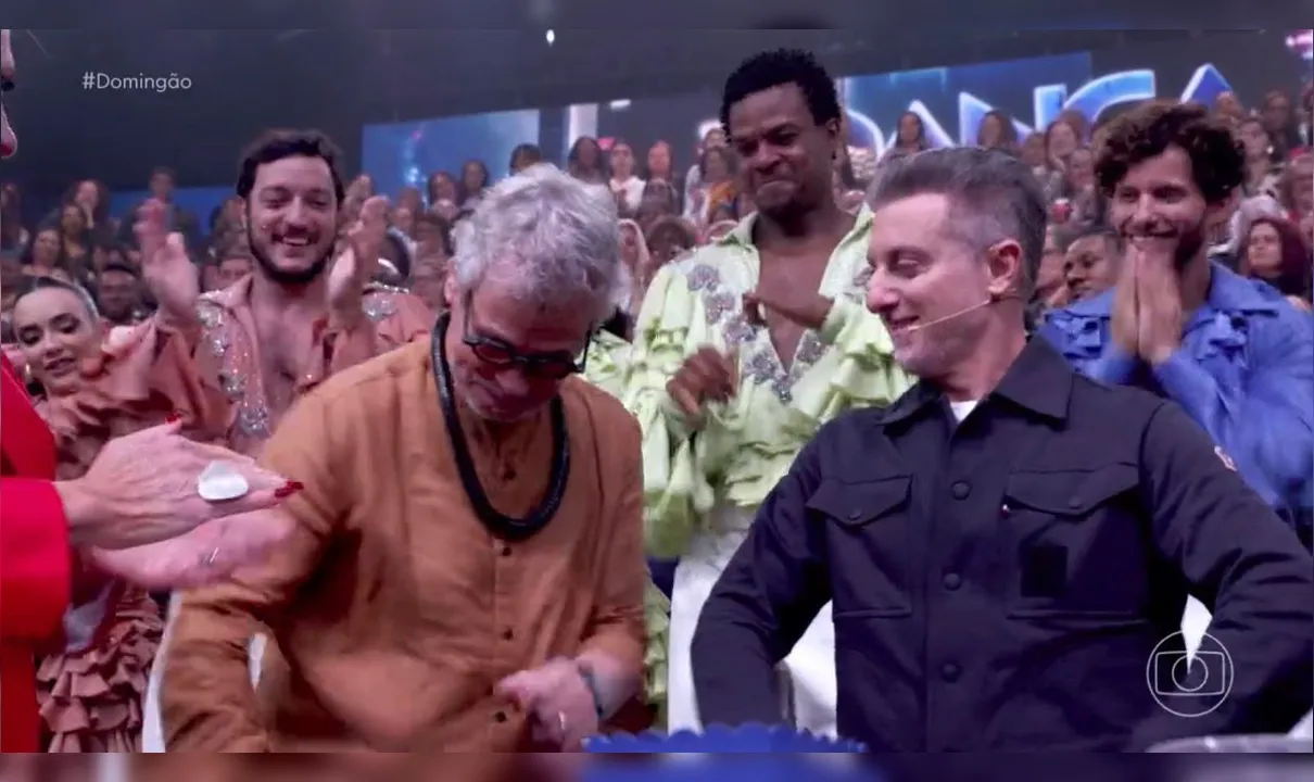 Carlinhos de Jesus dança após meses em cadeira de rodas