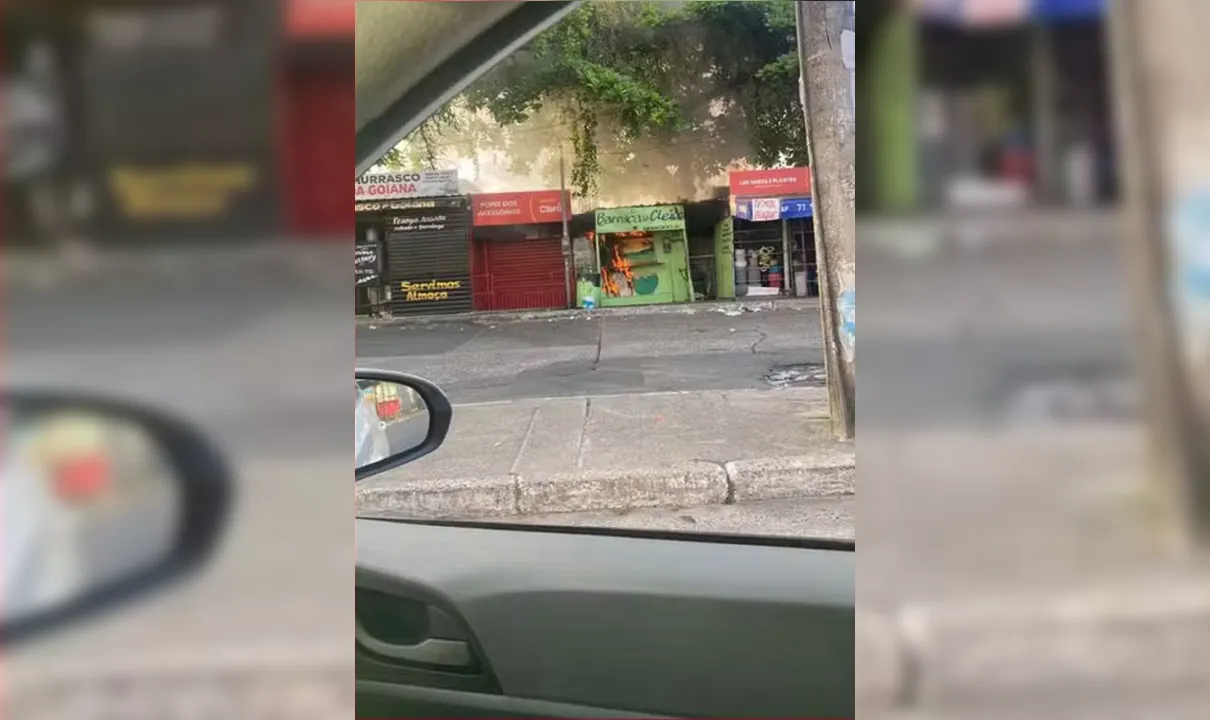 Ex-companheiro incendeia barraca de vendedora em Salvador