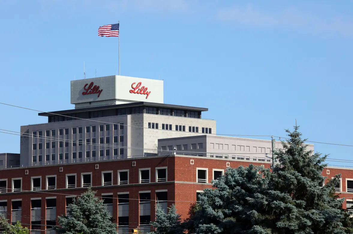 Eli Lilly monta fábrica de IA com 1.016 GPUs para descobrir fármacos