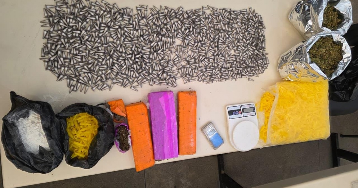 Polícia apreende mil porções de drogas em Candeias na Bahia