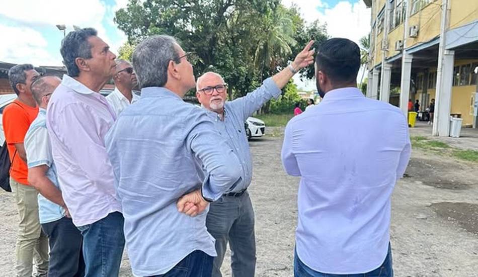 Visita do City Football Group ao Estádio de Camaçari para reforma